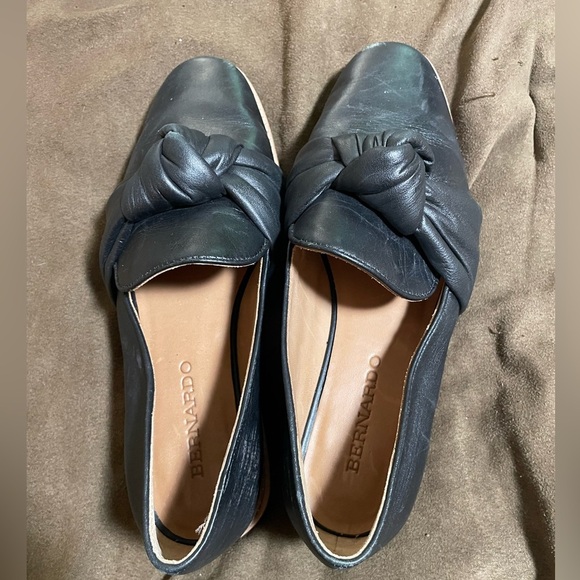 Bernardo black Leather Slip-On loafers 6.5 M - Picture 3 of 8